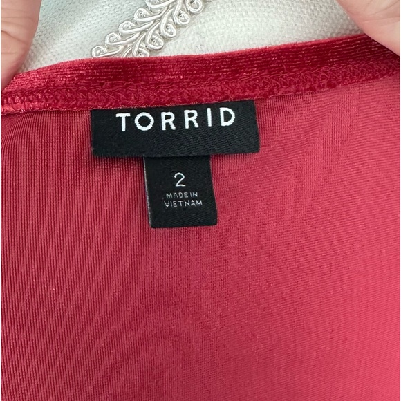 Torrid Plus Size 2 Off Shoulder Velvet Shirred Front Red Stretch NWOT - Picture 10 of 11